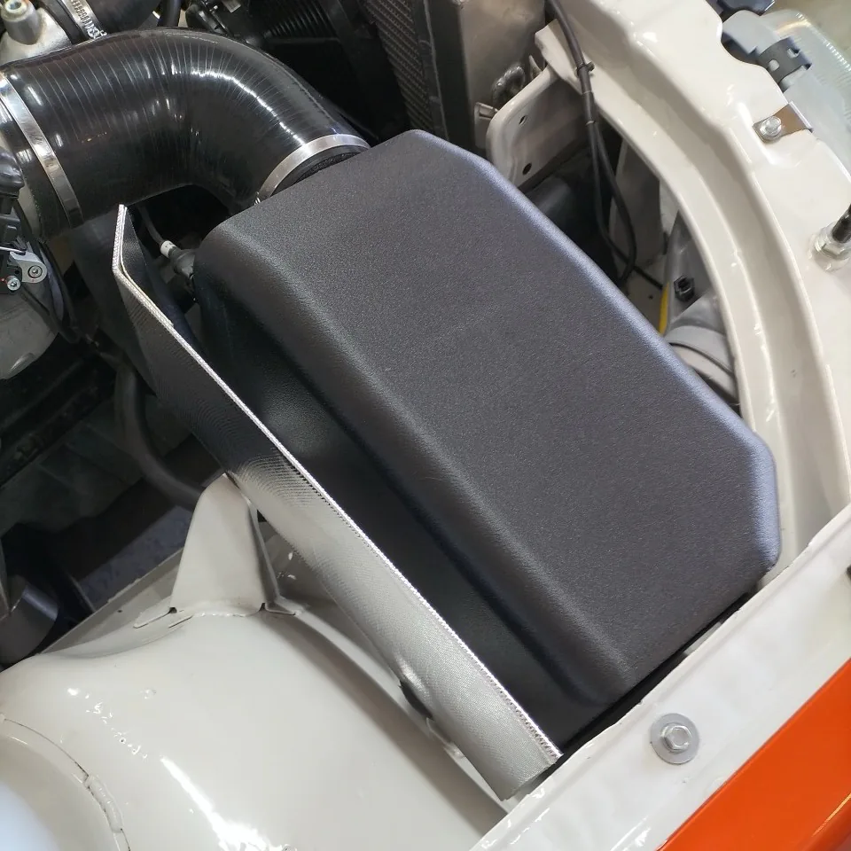 Boîte à air imprimée en PA-CF pour un moteur de rallye